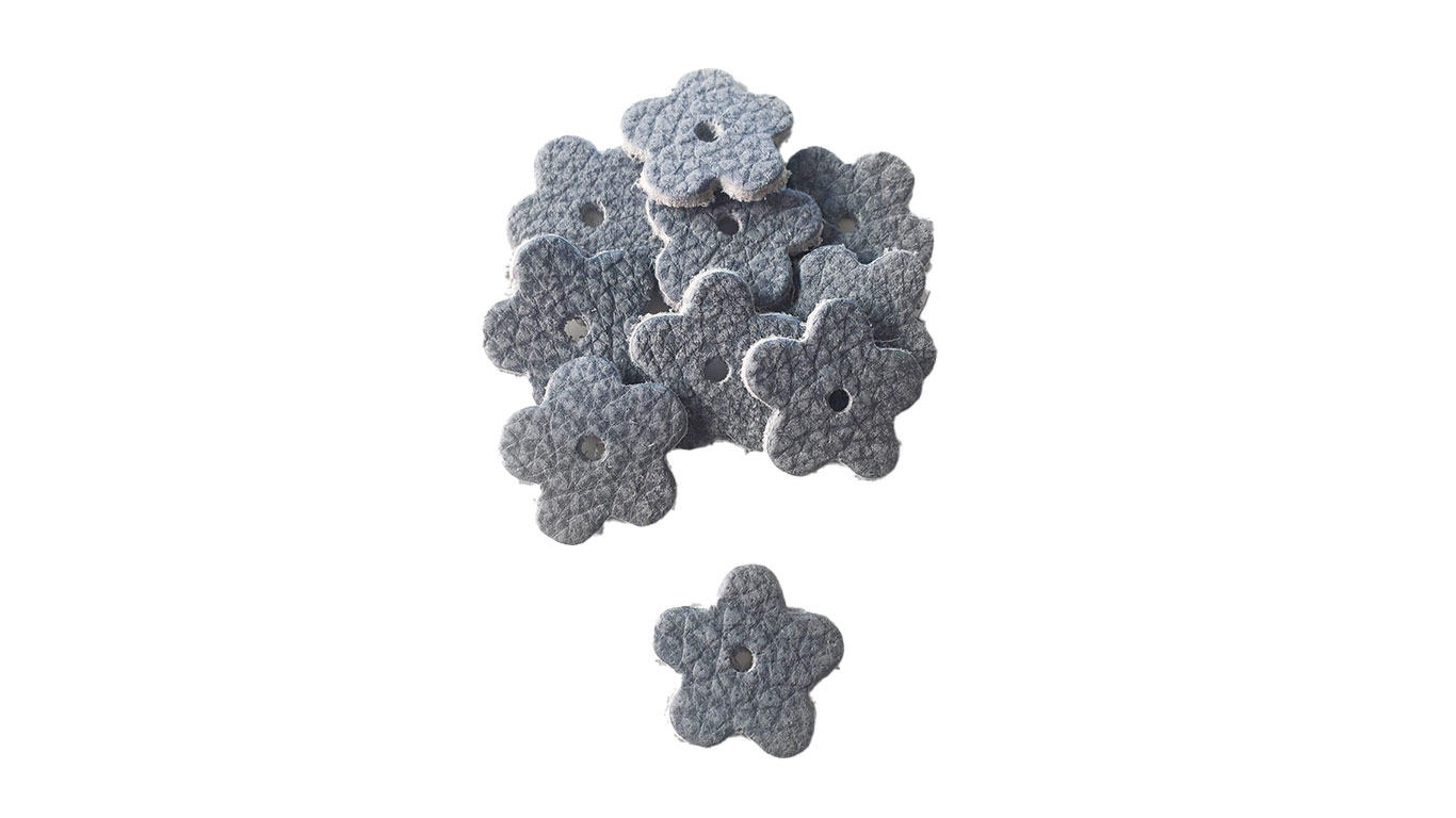 Lederblumen Patches in der Farbe grau-blau