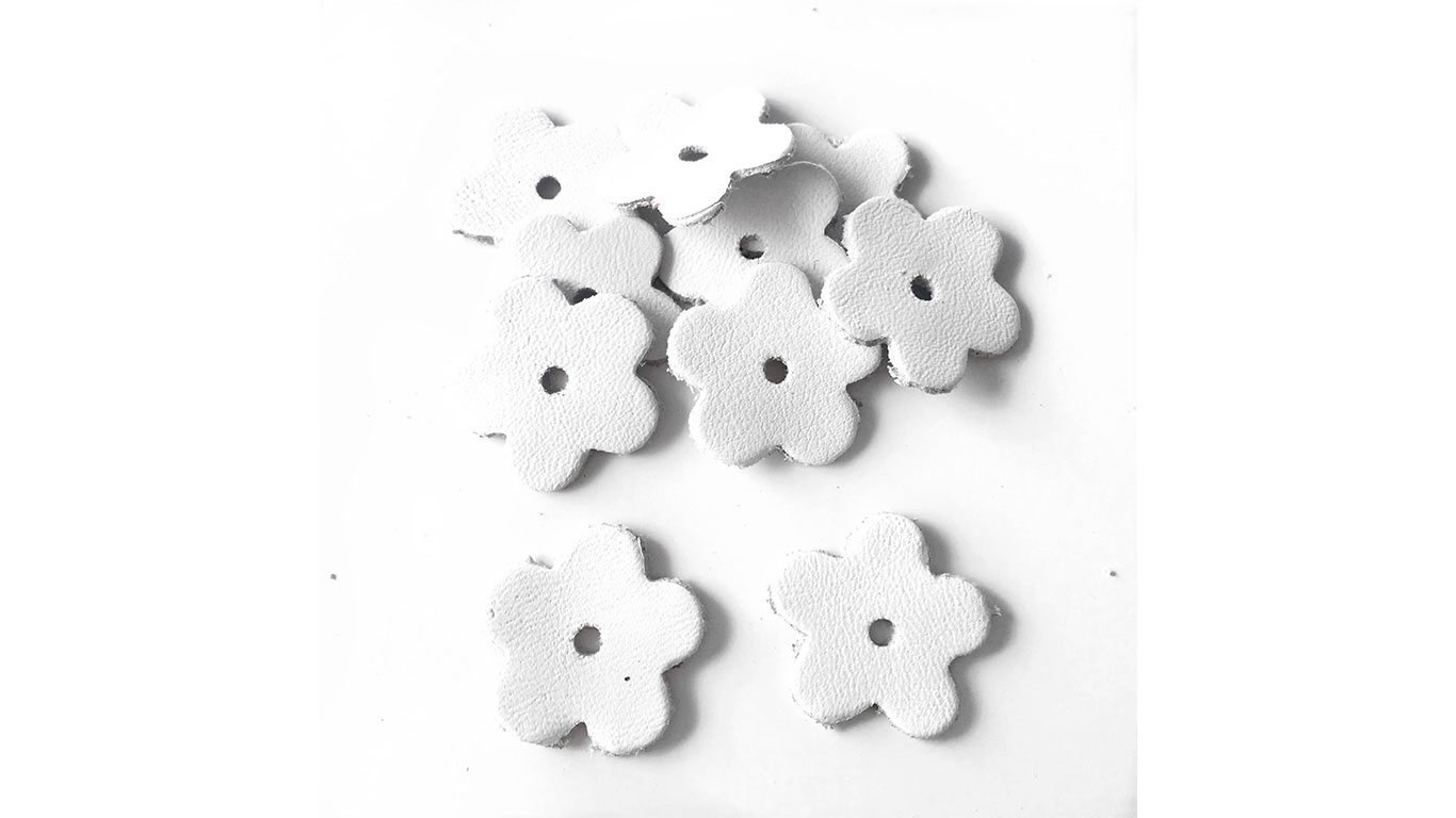 Lederblumen Patches in der Farbe weiß